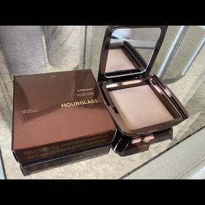 Hourglass ambient lighting powder dim light